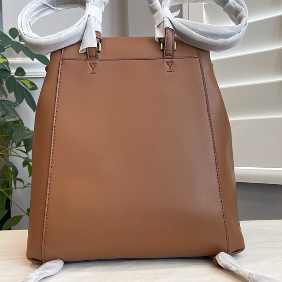 🔥NeW! Michael Kors Phoebe Backpack - Picture 2 of 7